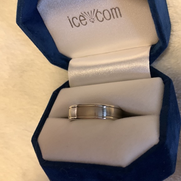 14k White Gold Benchmark 6mm Carved Mens Wedding Ring - Picture 8 of 8